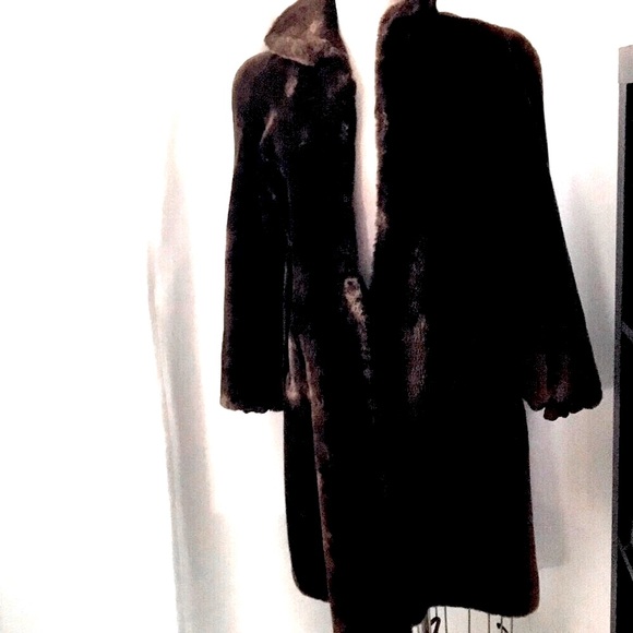 Women’s VINTAGE 1940S BEAVER FINE FURS COAT ABRAHAM & STRAUS Measurements in pic - Picture 2 of 16